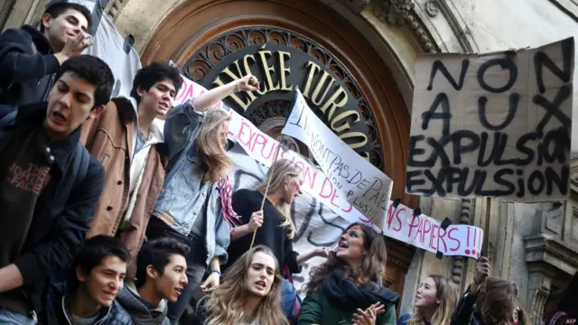 पेरिस छात्र प्रदर्शन