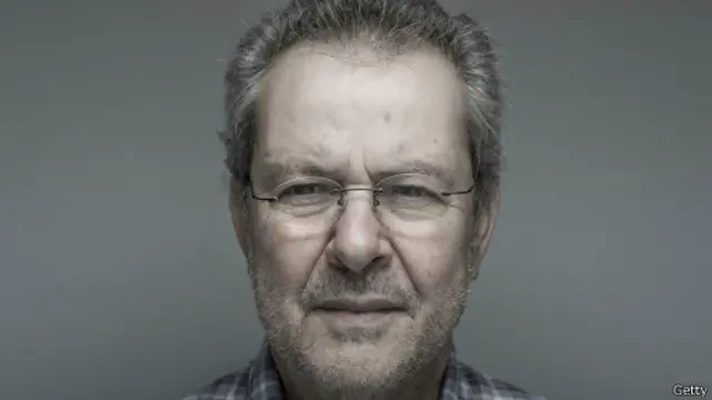 سبق أن تعامل علواش مع موضوعة تصاعد مد الجماعات الإسلامية المسلحة والتطرف في الجزائر.