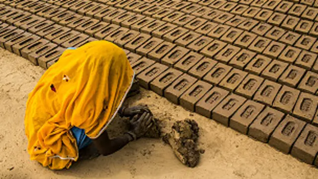 اس سروے میں انسانی سمگلنگ اور جبری مشقت کے شکار افراد کی تعداد کو بھی شامل کیا گیا ہے