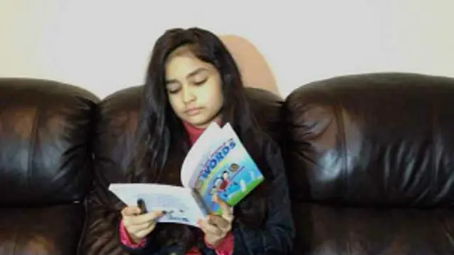 په ښوونځي کې ښوونکو د موسکان هوتک کيسه ډېره خوښه کړې. د دې کيسه د ټولې برتانيا په غوره کيسو کې راغله.