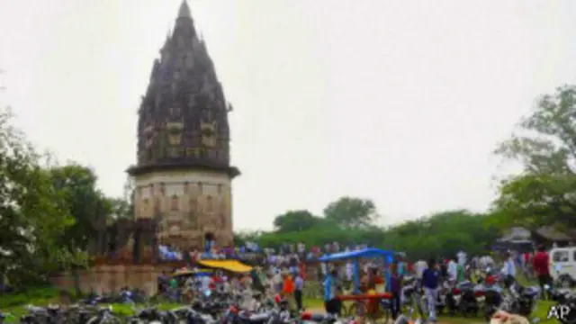 उन्नाव का डौंडिया खेड़ा गांव आजकल सोने की तलाश के कारण सुर्खियों में बना हुआ है.