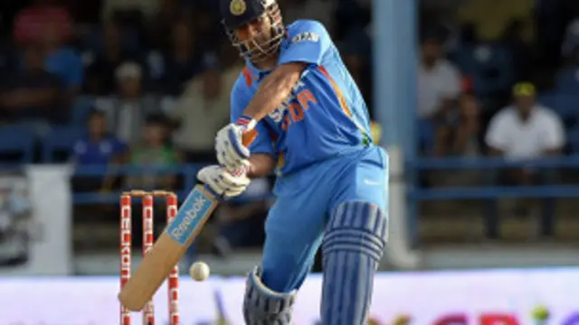 کپتان ماھندر سنگھ دھونی نے ایک سو انتیس رنز کی ناقابلِ شکست اننگز کھیلی