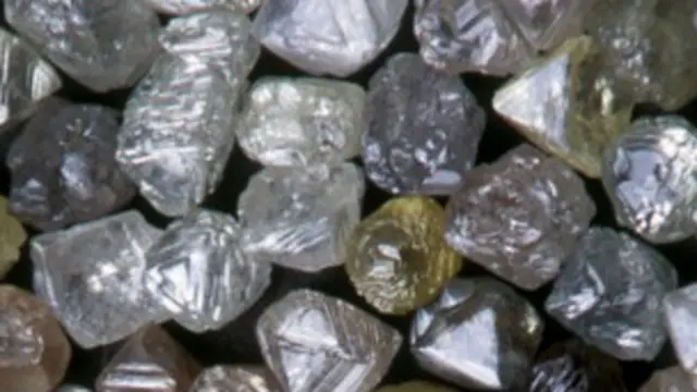 سائنسدانوں کا کہنا ہے کہ زحل اور مشتری سیاروں پر ہیروں کی بارش ہوتی ہے