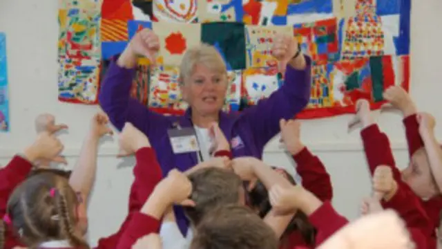 लिनेट स्मिथ का पोर्न के बारे में शिक्षित करने का तरीका ही अलग है