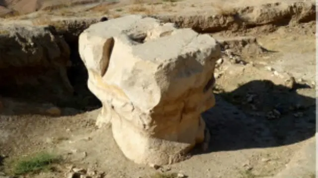 Мана бу чақмоқтош оташпарастларга тегишли бўлгани тахмин қилинади