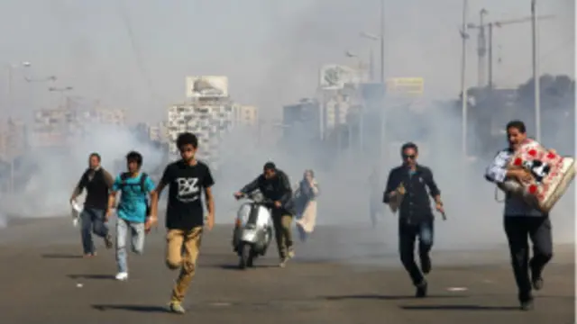 د اخوان المسلمین ملاتړو ډېر ځلې له پولیسو سره نښتې کړې.