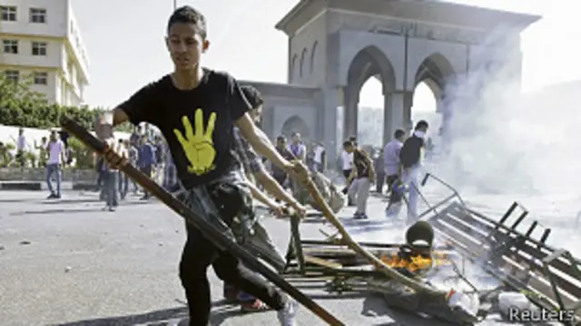 مصري رسنیو د یوسف هغه انځور خپور کړی، چې د دغه مډال اخیستو پر مهال یې د یوه ورغوي او څلورو ګوتو نښه لیدله کېږي، چې د محمد مرسي د پلوي سازمان نښان دی.