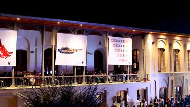 در روز دوم برگزارکنندگان این کنسرت ورود را برای خانم‌ها و آقایان باز گذاشتند.