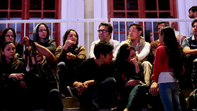 خانواده های افغان این کنسرت را از طریق تلویزیون هم به طور زنده نگاه کردند.
