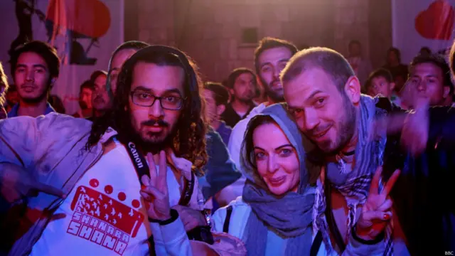 در این کنسرت شهروندان خارجی هم با شور و هیجان شرکت کردند.