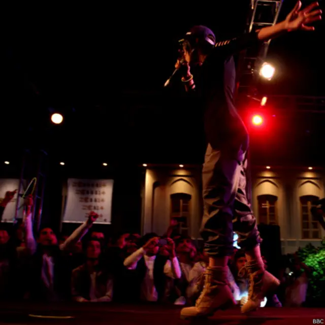 پارادایس از اولین رپ خوان‌های افغان در این کنسرت آواز خواند و آهنگ رپ اجرا کرد.