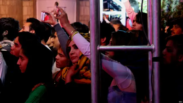 هدف کنسرت 'شانه به شانه' این خوانده شده بود که افغان ها نسبت به آینده نگرانی نداشته باشند. چون به باور سازماندهان این کنسرت، روزهای خوشی در پیش است.