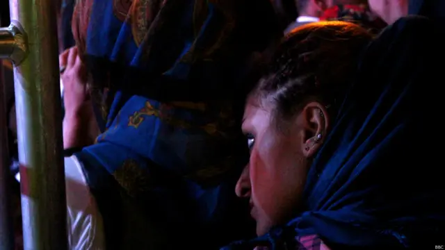 روز اول این کنسرت ویژه زنان بود، نزدیک به هزار زن و دختر جوان در این کنسرت شرکت کردند.