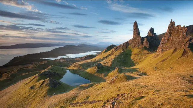 寒风起 深秋气氛日渐浓