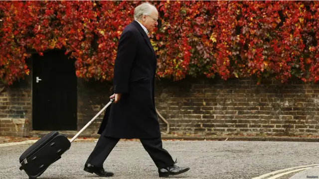 寒风起 深秋气氛日渐浓