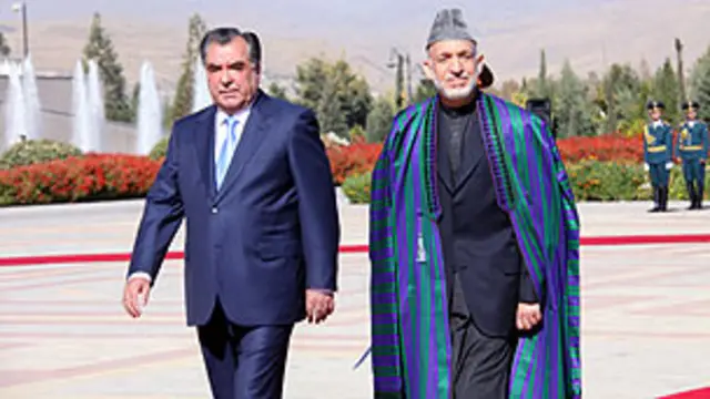 Тожикистон Афғонистонга савдо, электр ва темир йўл таклиф этмоқда