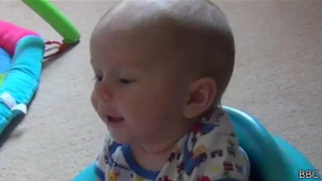 A partir del mes de nacido, el bebé ya puede sonreír a estímulos placenteros