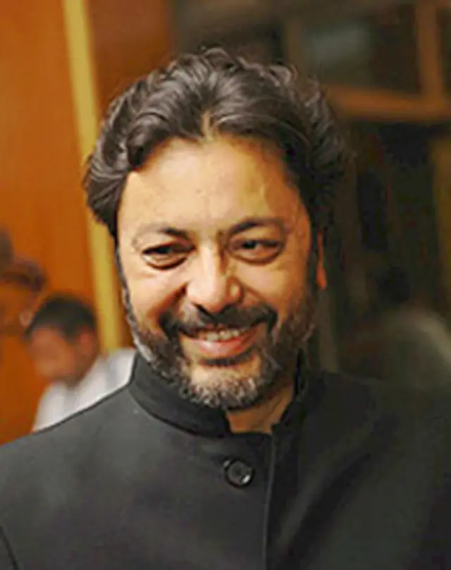 سنجیو کو اردو شاعری کا شوق اپنے والد سے وراثت میں ملا