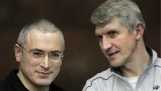 ခိုဒိုကော့ဗ်စကီး (ဝဲ)နဲ့ လက်ဘီဒက်ဗ် (ယာ)