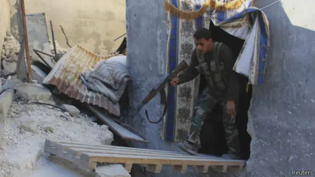 تشهد سوريا معارك عنيفة منذ حوالي 30 شهرا بين الحكومة والمعارضة المسلحة