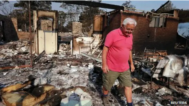 مئات من السكان أصبحوا مشردين بسبب الحرائق.