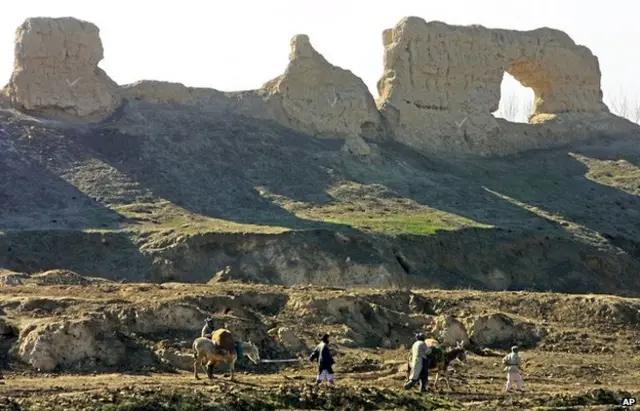 考古学家希望鉴定围墙的修建年代