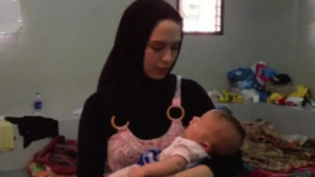 سندس: " كان حلمي بالنسبة لنا أن نتمكن من العيش حتى كما تعيش الكلاب في أوروبا."