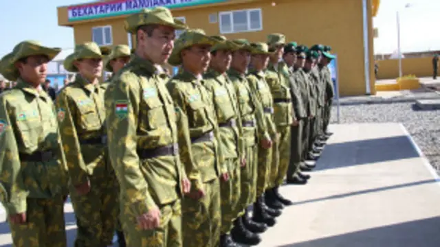 Таджикские военнослужащие