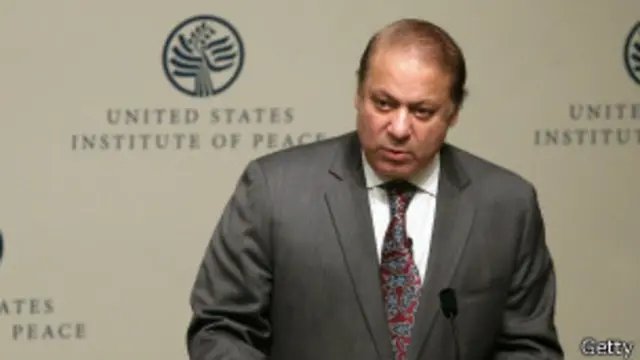 وزیراعظم نواز شریف نے حکومت سنبھالنے کے بعد سے ہی ڈرون حملوں کے بارے میں قدرے سخت رویہ اپنایا ہے 