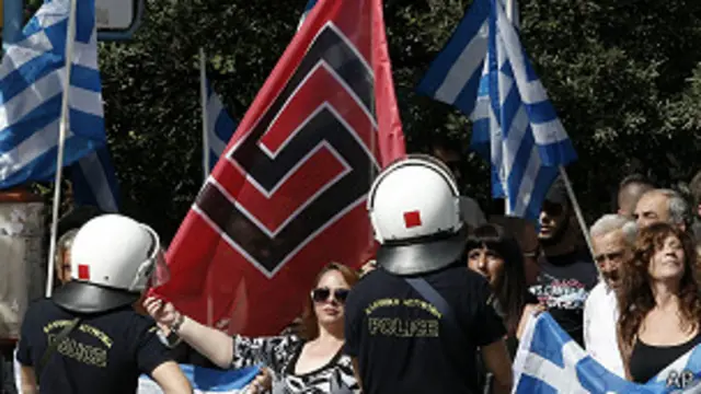 Партия отвергает обвинения в неонацизме