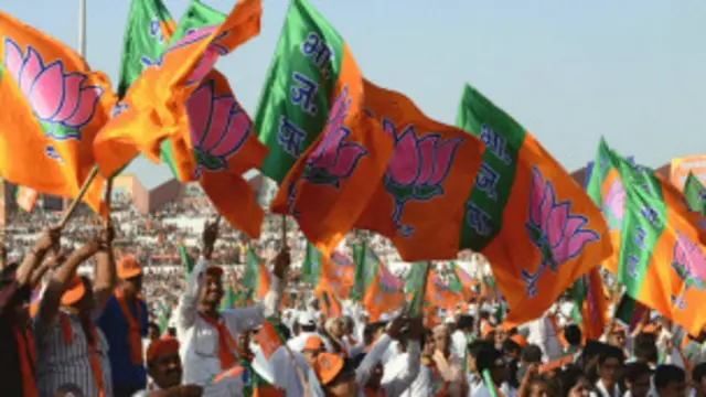 بی جے پی کے جھنڈے پر کنول کا پھول ہے