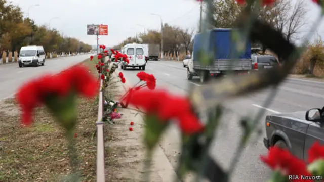цветы на дороге в Волгограде