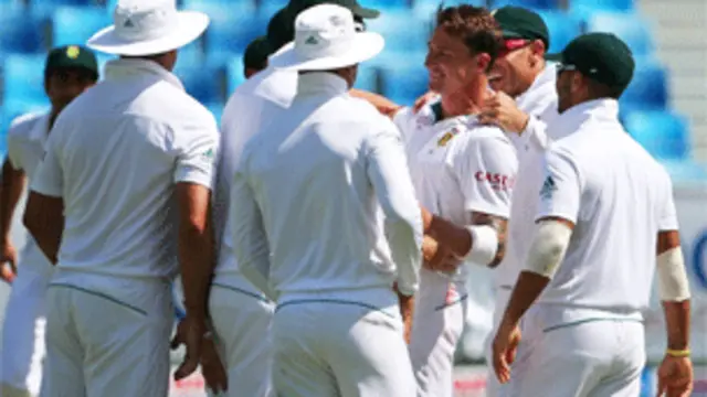 جنوبی افریقہ کی جانب سے عمران طاہر نے پانچ کھلاڑیوں کو آؤٹ کیا