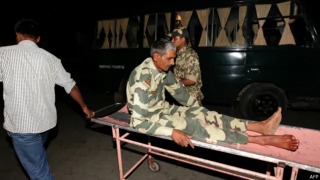 भारतीय सीमा सुरक्षा बल के एक घायल सैनिक को जम्मू के अस्पताल में भर्ती कराया गया.