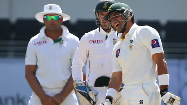 پاکستان کی بیٹنگ کی ریڑی کی ہڈی تصور کیے جانے والے مصباح الحق صرف دو رنز بنا سکے