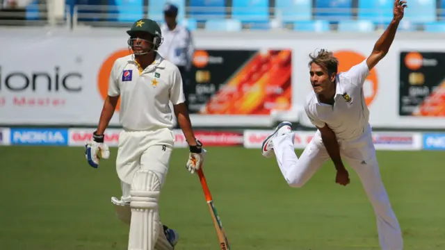 پاکستانی نژاد جنوبی افریقی بولر عمران طاہر پانچ وکٹیں لے کر سب سے کامیاب بولر رہے