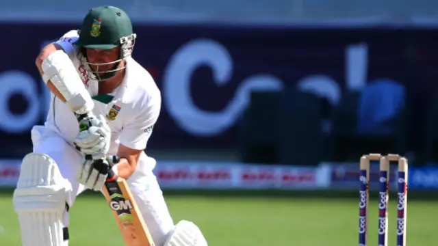 گریم سمتھ نصف سینچری سکور کر کے کھیل رہے ہیں