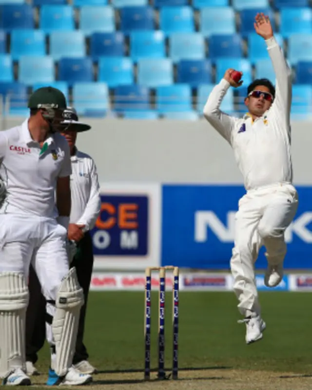 سعید اجمل نے دو وکٹیں حاصل کیں