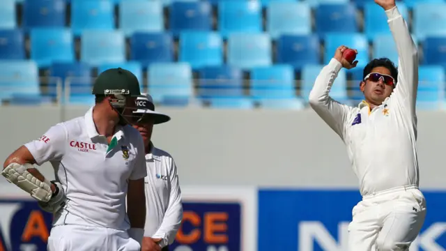 سعید اجمل نے ژاک کیلس اور ایلگر کی وکٹیں حاصل کیں