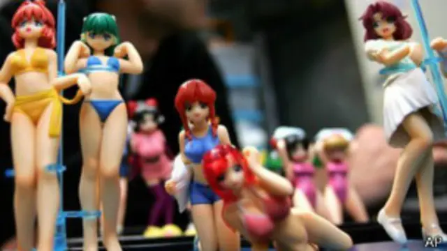 Các nhân vật anime được làm thành búp bê, bày bán ở Akihabara
