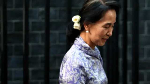 تقوم سو تشي بزيارة لبريطانيا