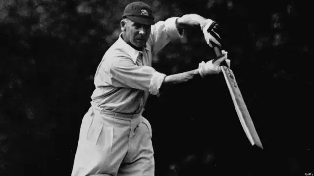 کرکٹ کی بائبل قرار دیے جانے والے رسالے وزڈن نے اشاعت کے ڈیڑھ سو سال مکمل ہونے پر ورلڈ الیون کرکٹ ٹیم کا اعلان کیا ہے۔ وزڈن کی ورلڈ الیون کے لیے جیک ہوبز کو اوپنر منتخب کیا گیا ہے۔ جیک ہوبز نے 1908 سے 1930 تک انگلینڈ کی طرف سے اکسٹھ میچ کھیلے۔