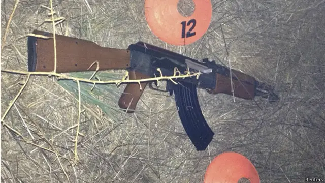 ऐंडी लोपेज़ के पास यह नकली बंदूक थी जिसे फेंकने से उसने इंकार दिया