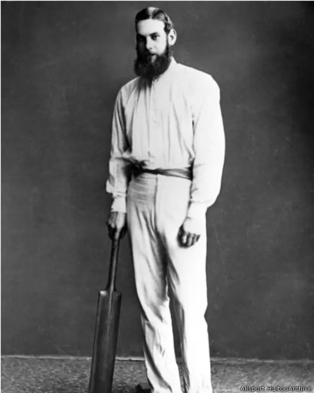 وزڈن کی ورلڈ الیون کے لیے ڈبلیو جی گریس کو دوسرا اوپنر منتخب کیا گیا ہے۔ وہ انگلینڈ کی جانب سے کھیلا کرتے تھے۔ گریس نے 1880 سے 1899 تک بائیس میچ کھیلے۔