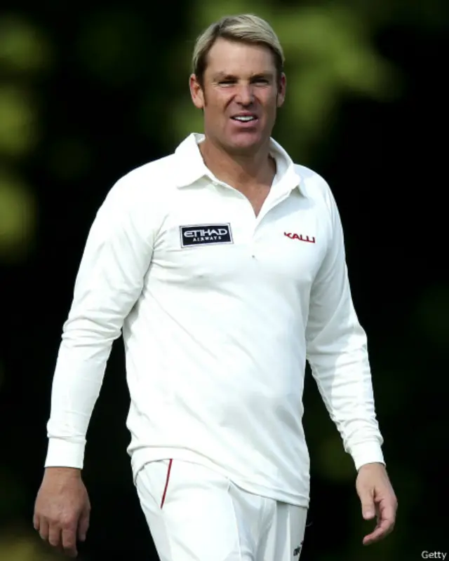 آسٹریلوی کھلاڑی شین وارن بھی ورلڈ الیون میں شامل ہیں۔ انہوں نے آسٹریلیا کی جانب 1992 سے 2007 تک 145 میچ کھیلے اور 708 وکٹیں حاصل کیں۔