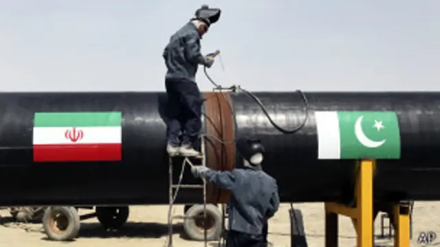 अमरीका के दबाव में भारत गैस के लिए ईरान और पाकिस्तान के साथ सहयोग को आगे नहीं बढ़ा पा रहा है.