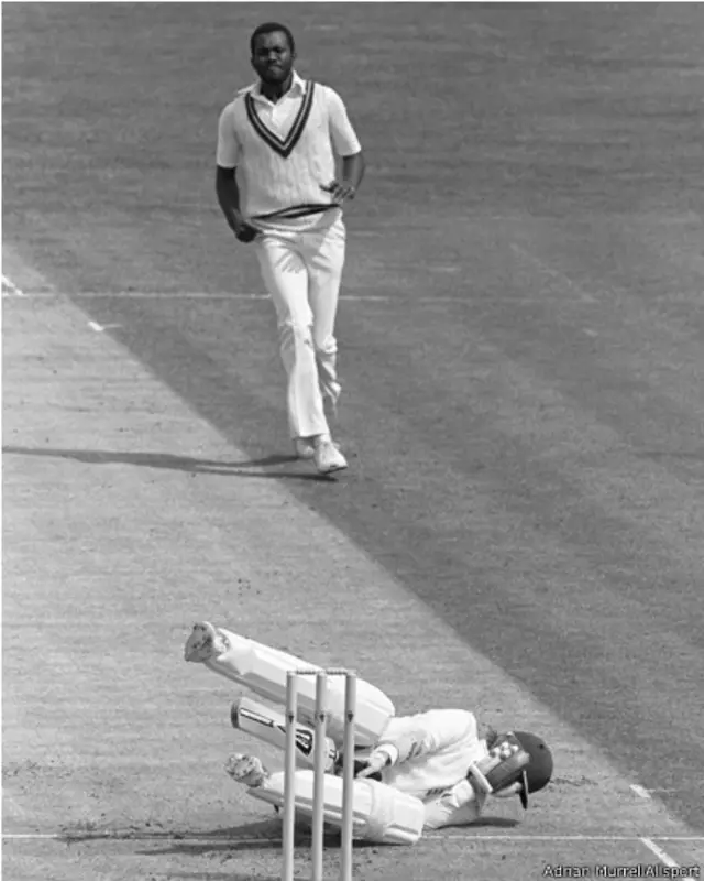 ویسٹ انڈیم کے فاسٹ بولر میلکم مارشل بھی ٹیم میں شامل ہیں اور انہوں نے 81 ٹیسٹ میچوں میں 376 وکٹیں حاصل کیں۔