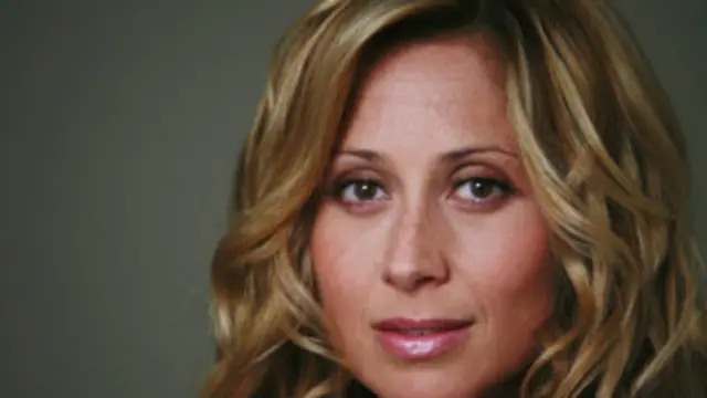 "Мен матбуотда кўтарилган шов-шувдан ларзага келдим", деб ёзади Лара Фабиан.