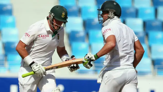 گریم سمتھ اور اے بی ڈولئیرز نے دوسرے روز رنز کے ڈھیر لگا دیے