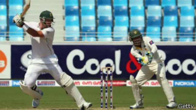 گریم سمتھ اپنی ڈبل سنچری مکمل کر چکے ہیں